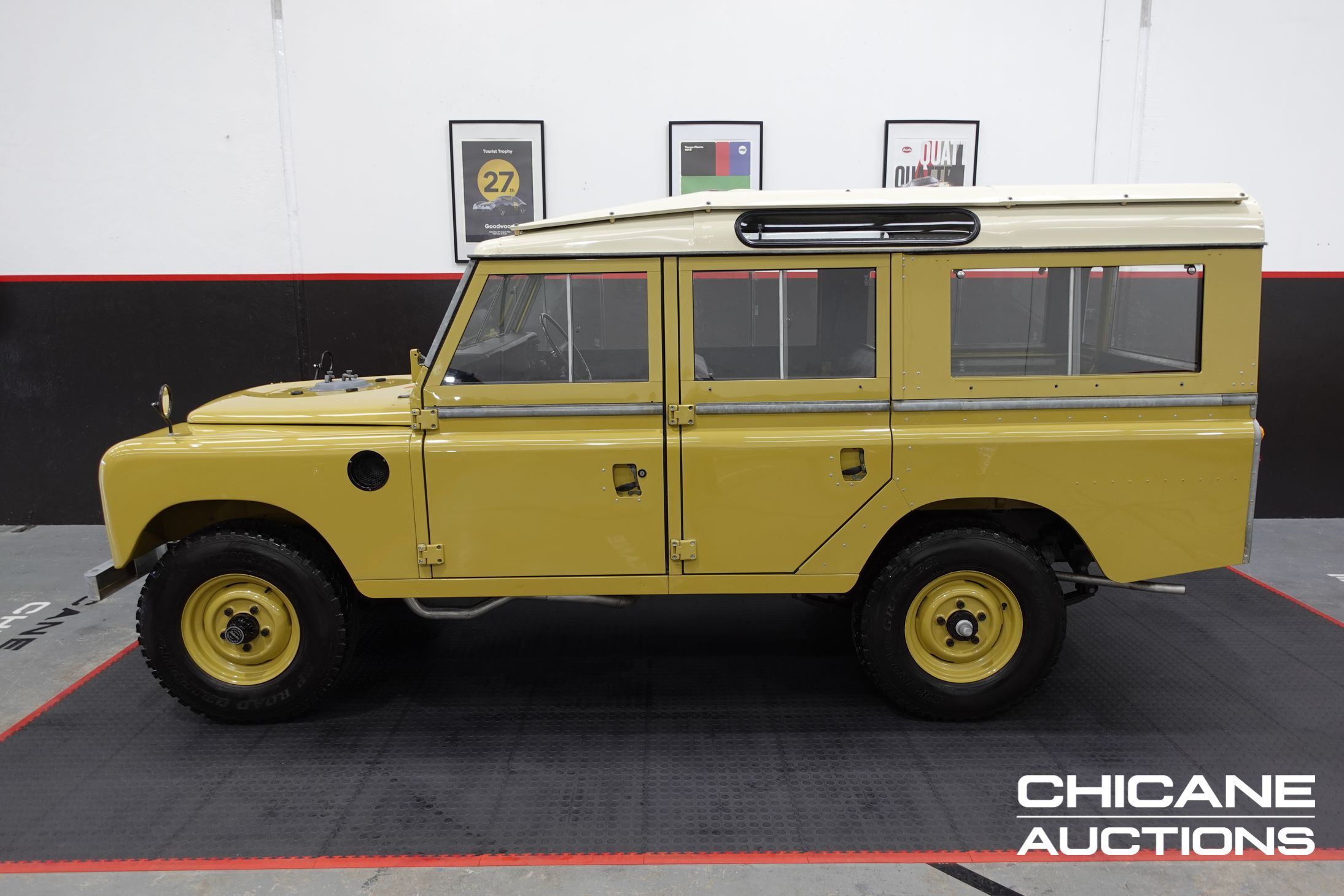 LAND ROVER S3 SAFARI-002