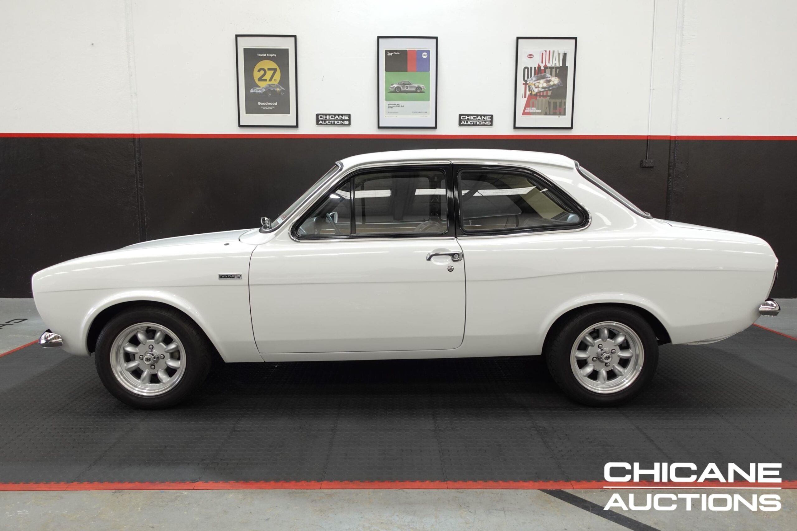 1119 – Escort Twin Cam-001