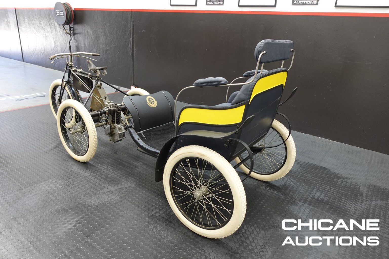 Modellino CIXMODELS De Dion Bouton Triciclo Con Pilota – Scala 1:35 – 1914 – Cina