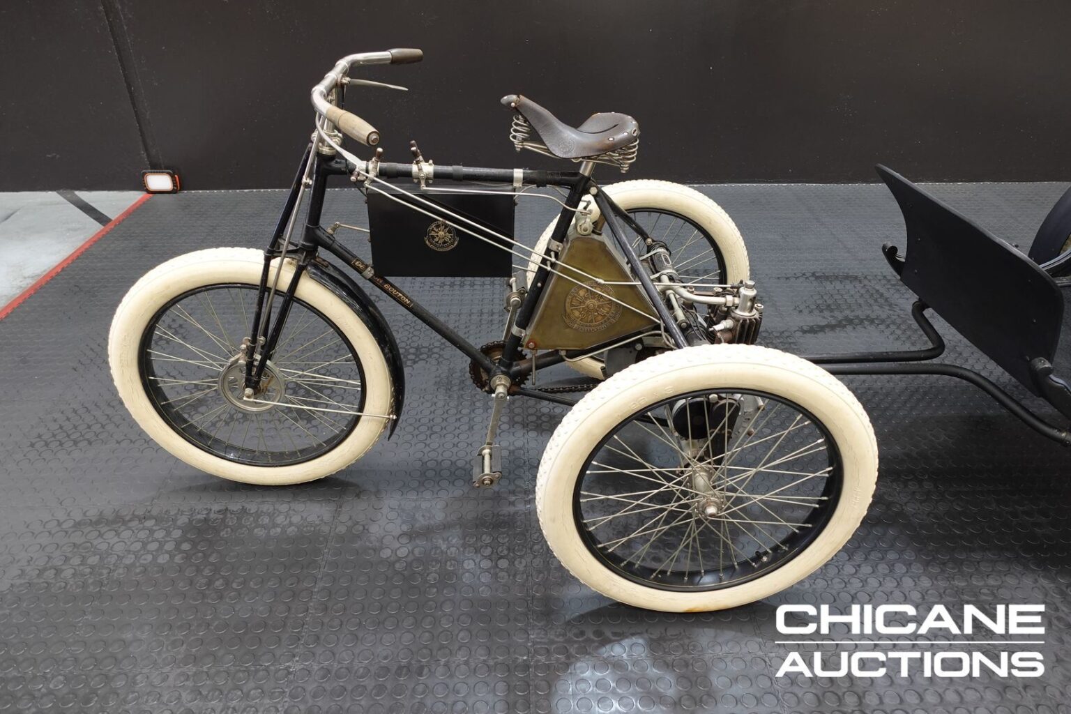 CIXMODELS CixM025 DE DION BOUTON TRICYCLE TRICICLO WITH PILOT 1:35 MOTORCYCLE