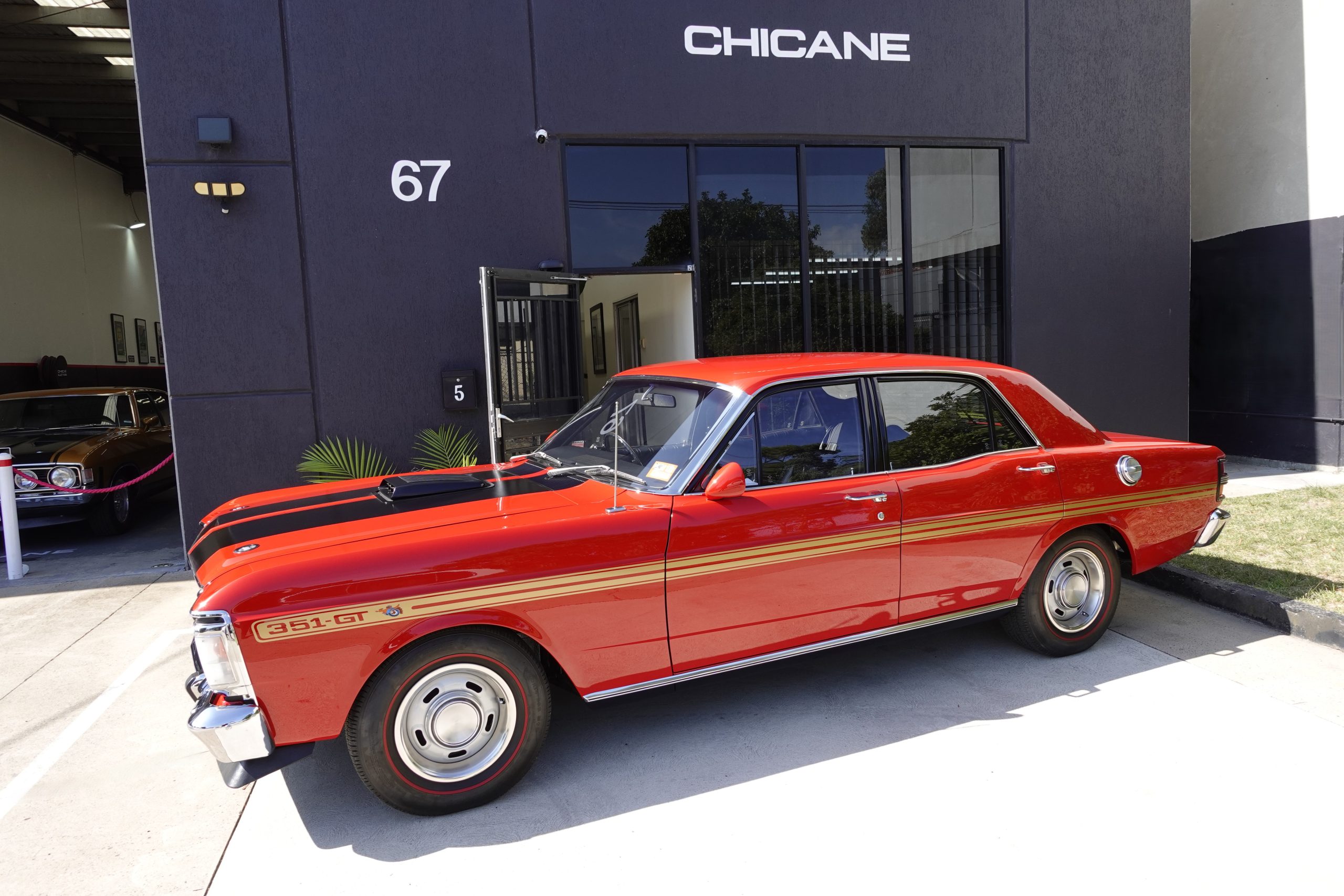 Chicane Auctions Showroom Outside photo